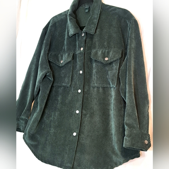 Forest green long sleeved oversized corduroy shirt jacket - Picture 2 of 10